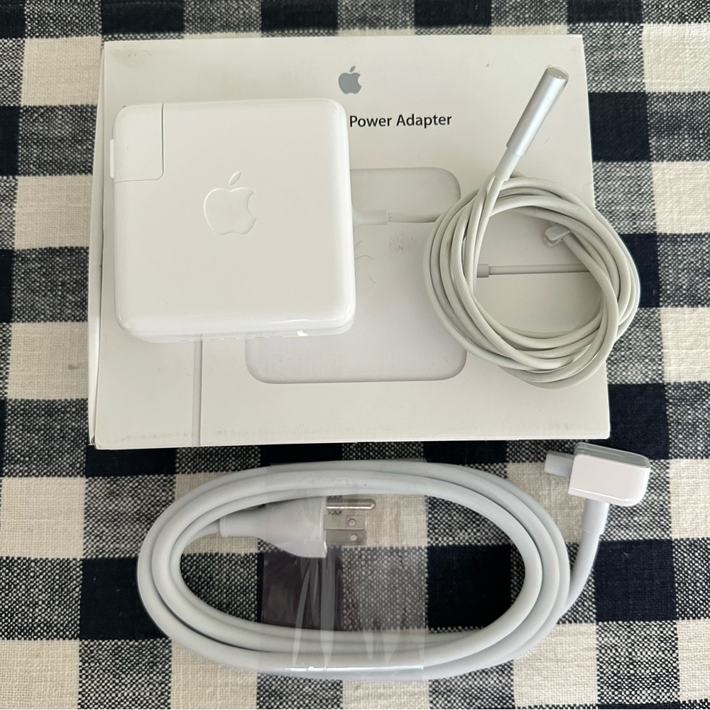 Apple 85W MagSafe Power Adapter For MacBook Pro A1343